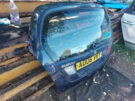 SUZUKI Csomagtérajtó (Részeivel)