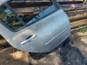 RENAULT Jobb hátsó Ajtó (Részeivel)