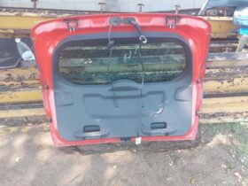 FORD Csomagtérajtó (Részeivel)