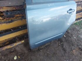 NISSAN Bal hátsó Ajtó (Részeivel)