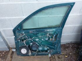 SKODA Jobb első Ajtó (Részeivel)