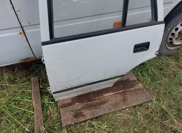 
								SUZUKI Bal hátsó Ajtó (Részeivel) full									