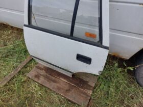 SUZUKI Bal hátsó Ajtó (Részeivel)
