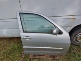 VW Jobb első Ajtó (Részeivel)