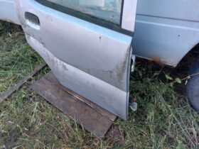 SUZUKI Jobb hátsó Ajtó (Részeivel)