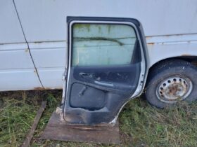 SUZUKI Jobb hátsó Ajtó (Részeivel)