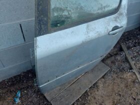 PEUGEOT Bal hátsó Ajtó (Részeivel)