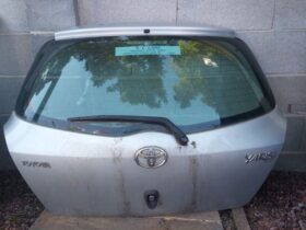 TOYOTA Csomagtérajtó (Részeivel)