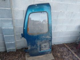 NISSAN Bal Csomagtérajtó (Részeivel)