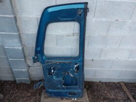 NISSAN Jobb Csomagtérajtó (Részeivel)