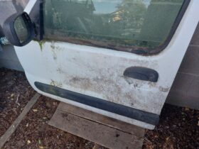 RENAULT Bal első Ajtó (Részeivel)