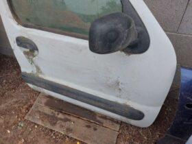 RENAULT Jobb első Ajtó (Részeivel)