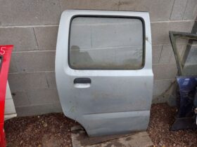 SUZUKI Jobb hátsó Ajtó (Részeivel)
