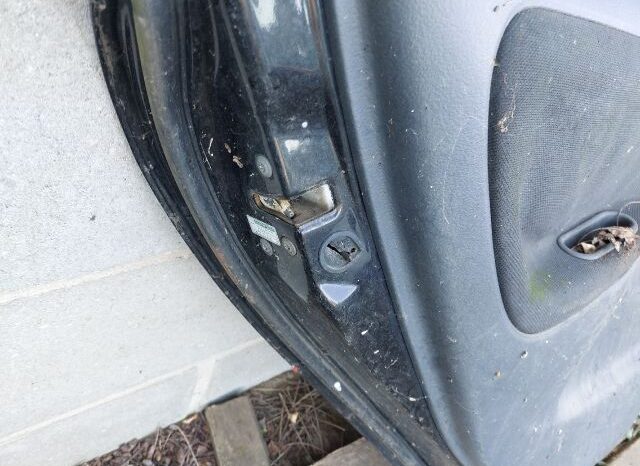 
								TOYOTA Bal hátsó Ajtó (Részeivel) full									