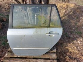 TOYOTA Bal hátsó Ajtó (Részeivel)
