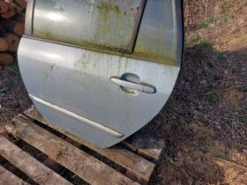 TOYOTA Bal hátsó Ajtó (Részeivel)