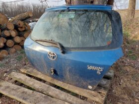 TOYOTA Csomagtérajtó (Részeivel)