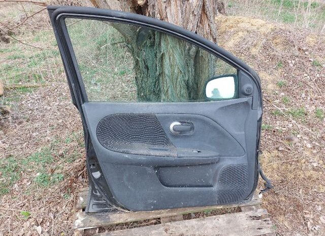 
								NISSAN Bal első Ajtó (Részeivel) full									