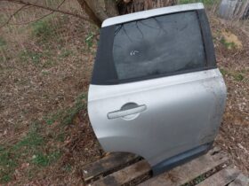 NISSAN Jobb hátsó Ajtó (Részeivel)