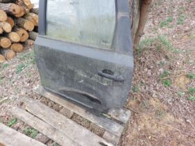 NISSAN Bal hátsó Ajtó (Részeivel)