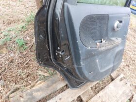 NISSAN Bal hátsó Ajtó (Részeivel)