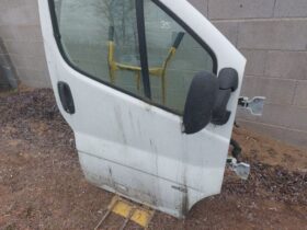 RENAULT Jobb első Ajtó (Részeivel)