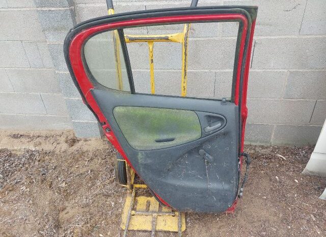 
								TOYOTA Bal hátsó Ajtó (Részeivel) full									