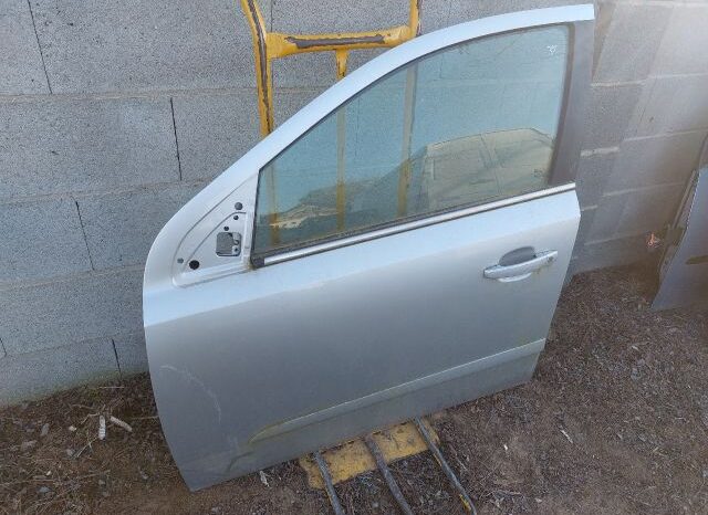 
								OPEL Bal első Ajtó (Részeivel) full									
