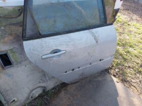 RENAULT Jobb hátsó Ajtó (Részeivel)