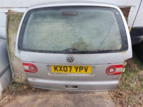 VW Csomagtérajtó (Részeivel)
