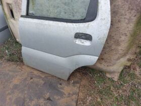 SUZUKI Bal hátsó Ajtó (Részeivel)