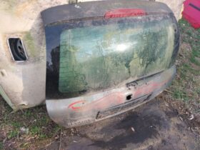RENAULT Csomagtérajtó (Részeivel)