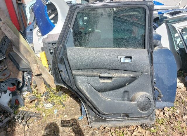
								NISSAN Bal hátsó Ajtó (Részeivel) full									