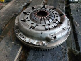 TOYOTA Kuplung Szett Lendkerékkel