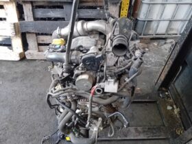 NISSAN Komplett Motor (Segédberendezésekkel)