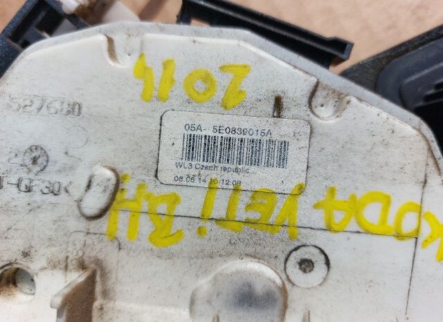
								SKODA Bal hátsó Zárbetét full									