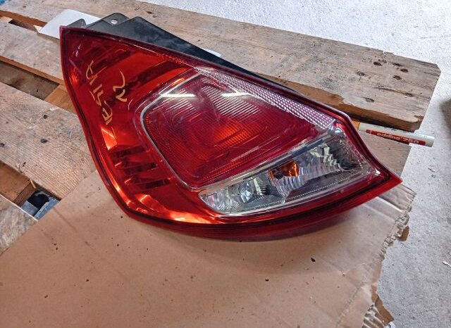 
								FORD Bal Hátsó Lámpa full									