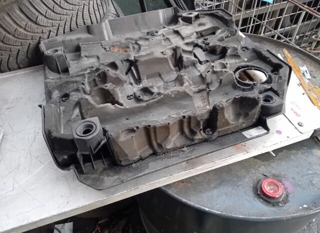 
								SKODA Felső Motorburkolat full									