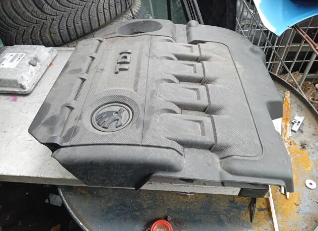 
								SKODA Felső Motorburkolat full									