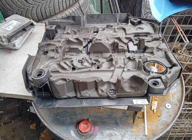 
								SKODA Felső Motorburkolat full									