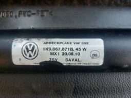 
										VW Csomagtér Roló full									