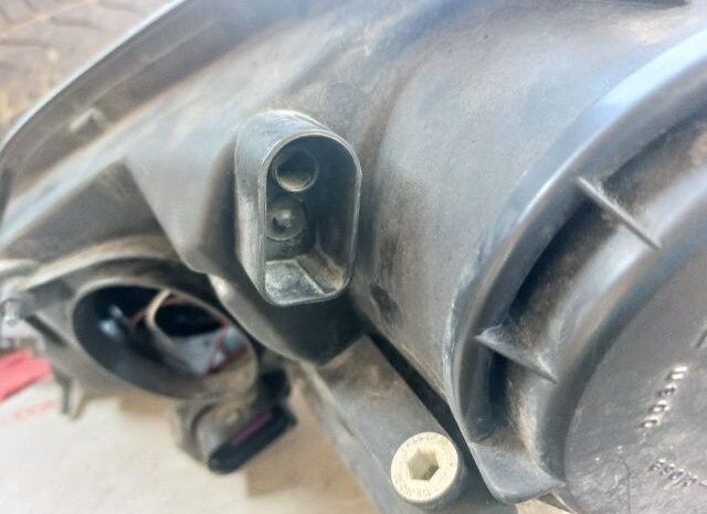 
								VW Jobb Fényszóró full									