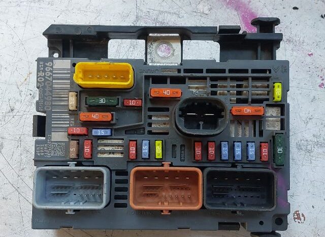 
								PEUGEOT Biztosítéktábla Motortér full									