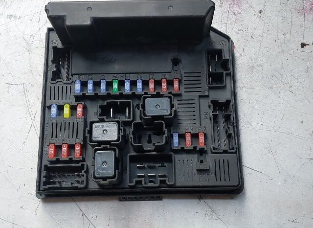 
								NISSAN Biztosítéktábla Motortér full									